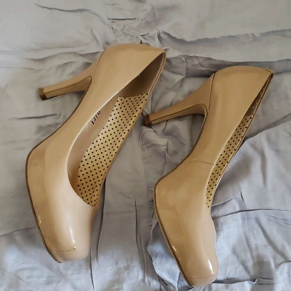 Madden Girl Nude Pump Heels - Picture 5 of 9